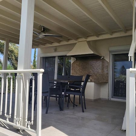 Villa Neyla Four Bedroom Coral Bay Beach Front المظهر الخارجي الصورة