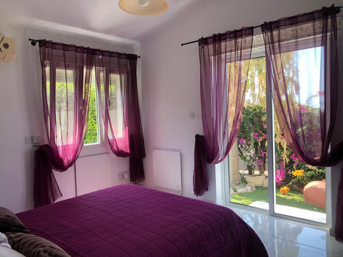 Villa Neyla Four Bedroom Coral Bay Beach Front المظهر الخارجي الصورة