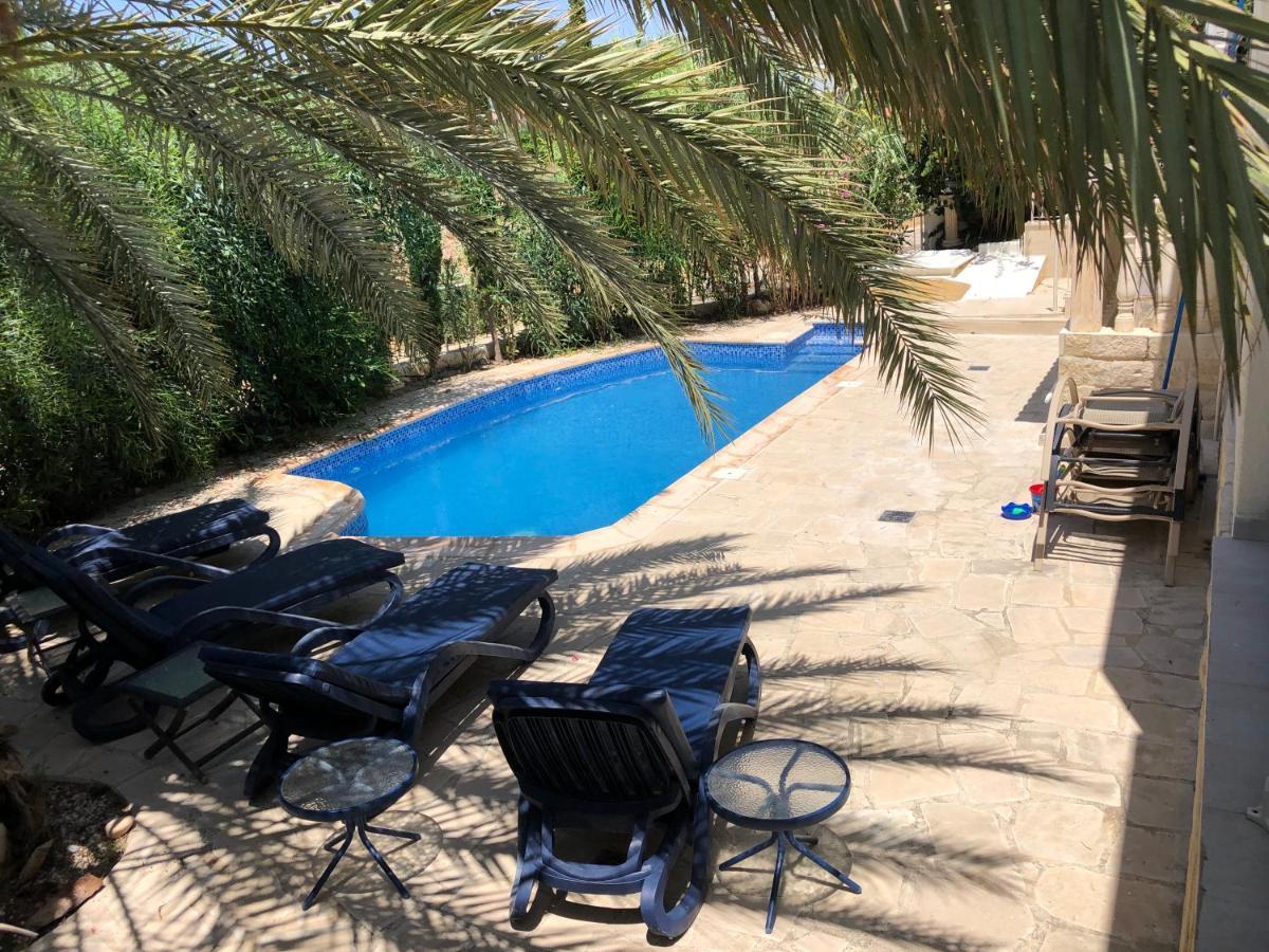 Villa Neyla Four Bedroom Coral Bay Beach Front المظهر الخارجي الصورة