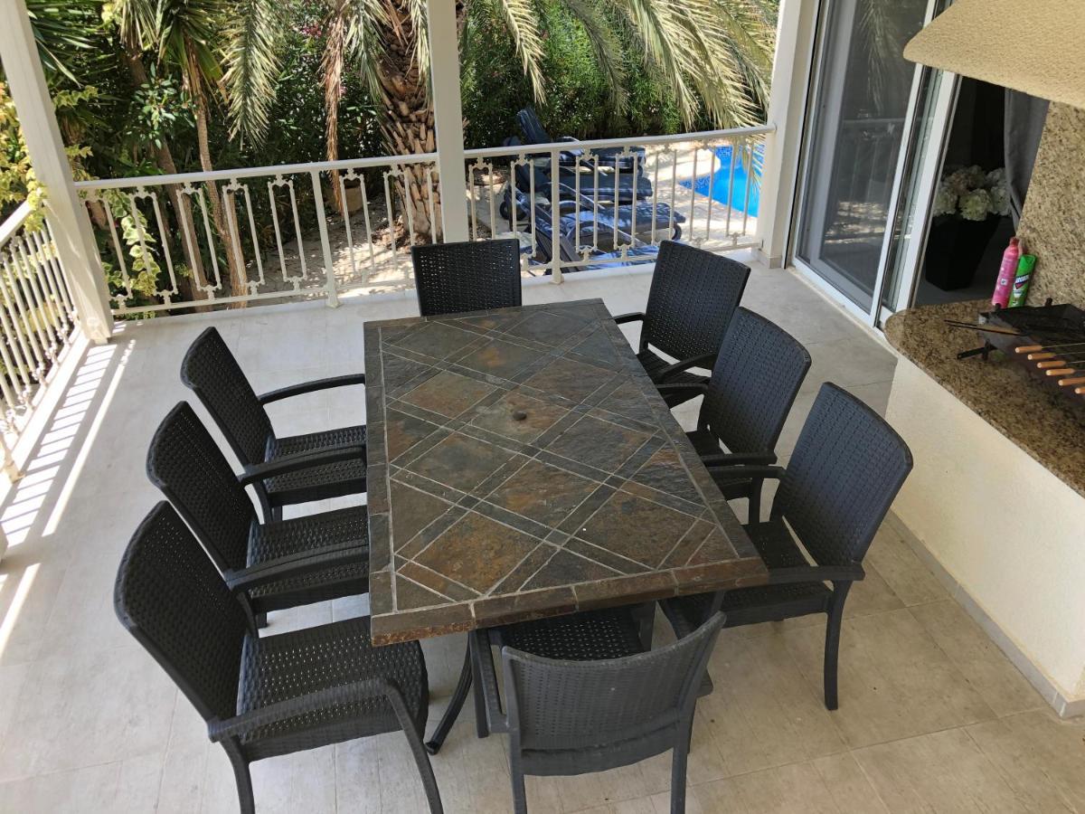 Villa Neyla Four Bedroom Coral Bay Beach Front المظهر الخارجي الصورة