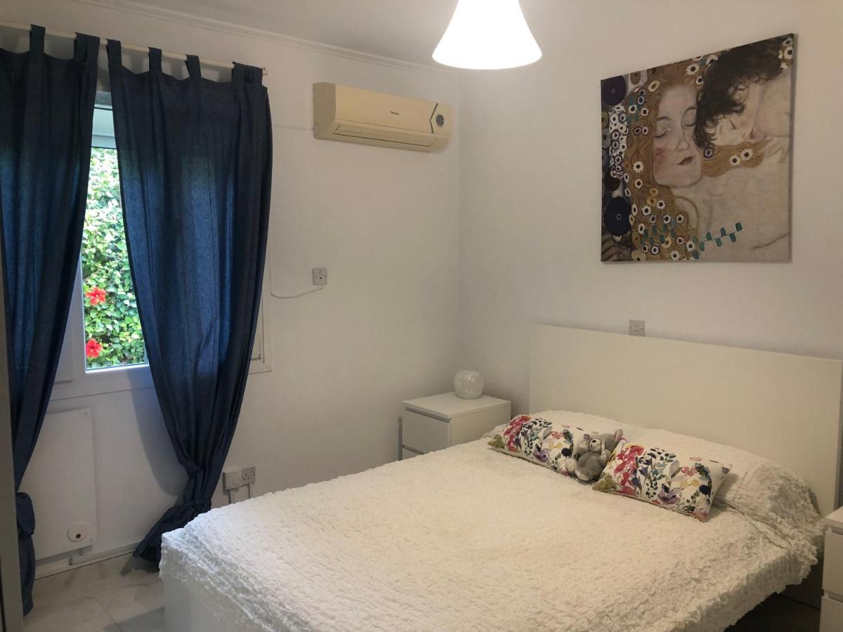 Villa Neyla Four Bedroom Coral Bay Beach Front المظهر الخارجي الصورة