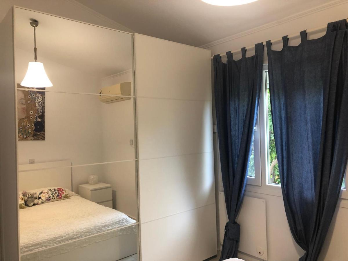 Villa Neyla Four Bedroom Coral Bay Beach Front المظهر الخارجي الصورة