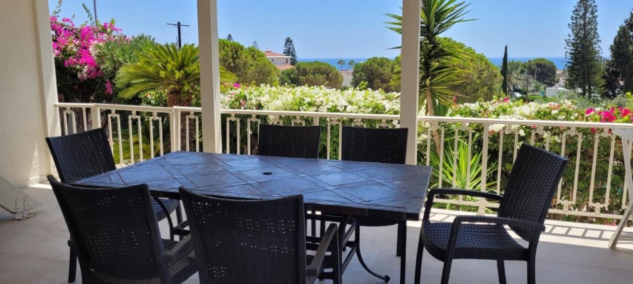 Villa Neyla Four Bedroom Coral Bay Beach Front المظهر الخارجي الصورة