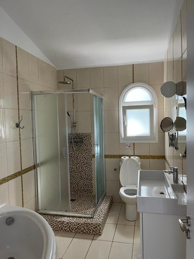 Villa Neyla Four Bedroom Coral Bay Beach Front المظهر الخارجي الصورة