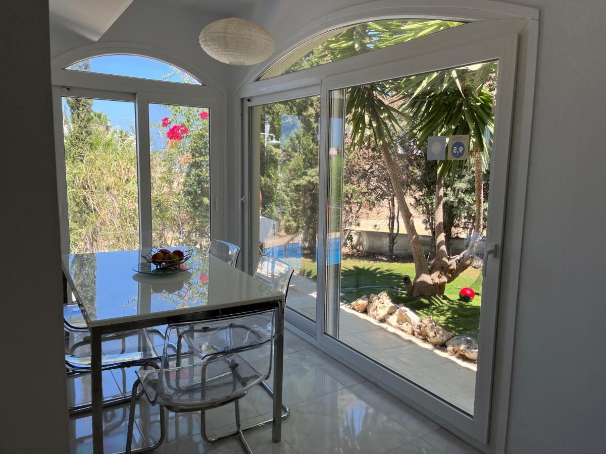Villa Neyla Four Bedroom Coral Bay Beach Front المظهر الخارجي الصورة