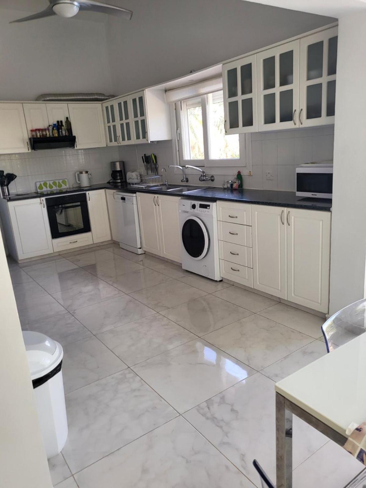 Villa Neyla Four Bedroom Coral Bay Beach Front المظهر الخارجي الصورة