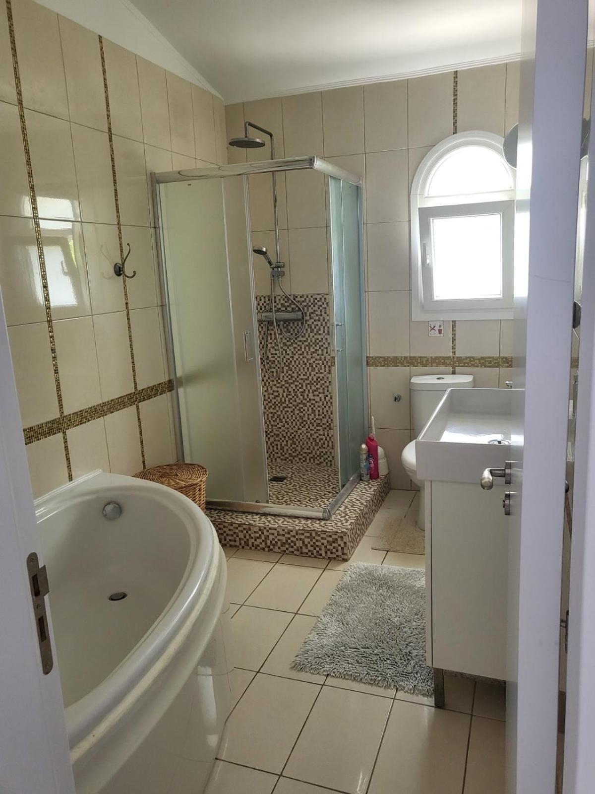 Villa Neyla Four Bedroom Coral Bay Beach Front المظهر الخارجي الصورة