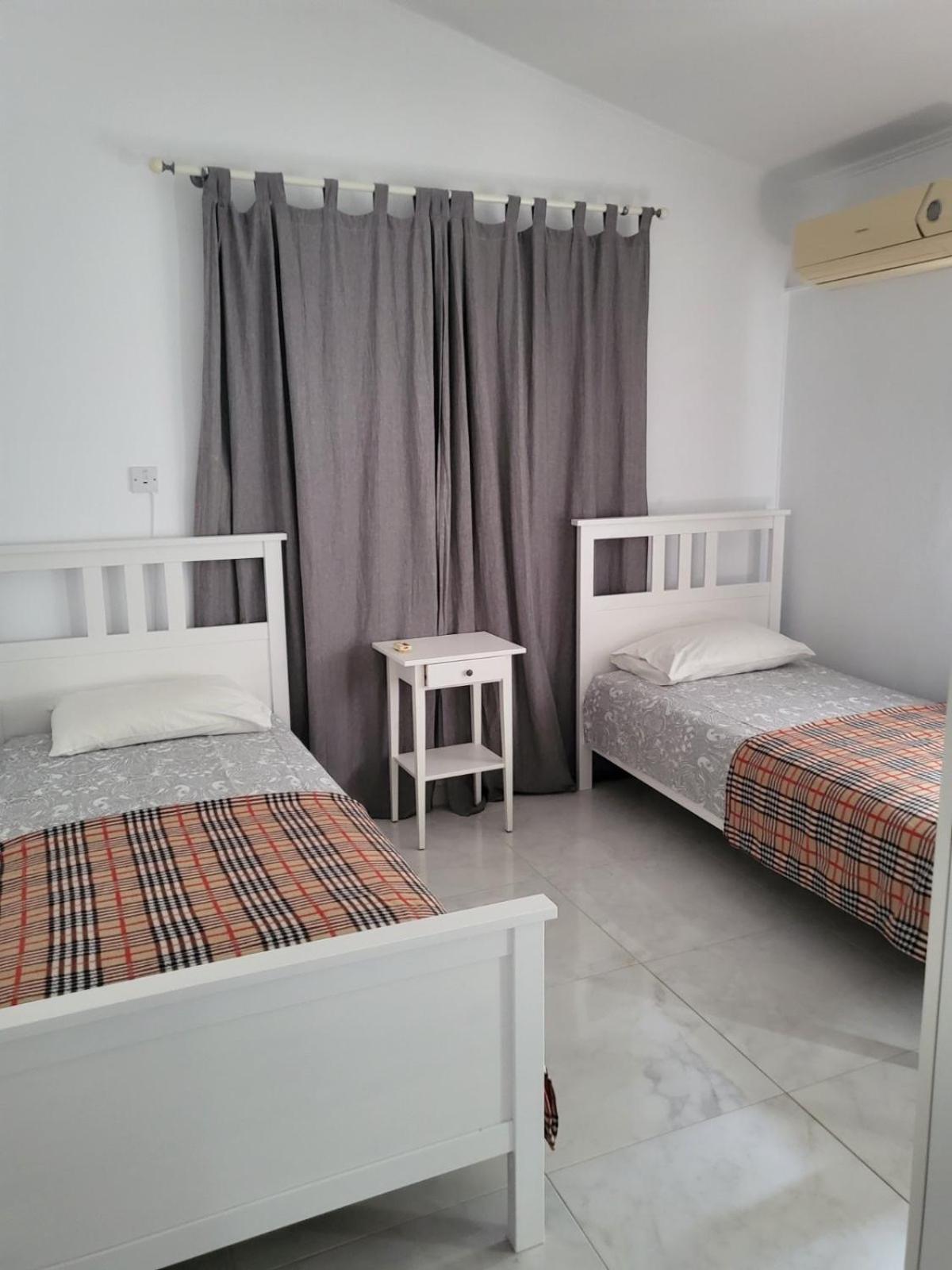 Villa Neyla Four Bedroom Coral Bay Beach Front المظهر الخارجي الصورة