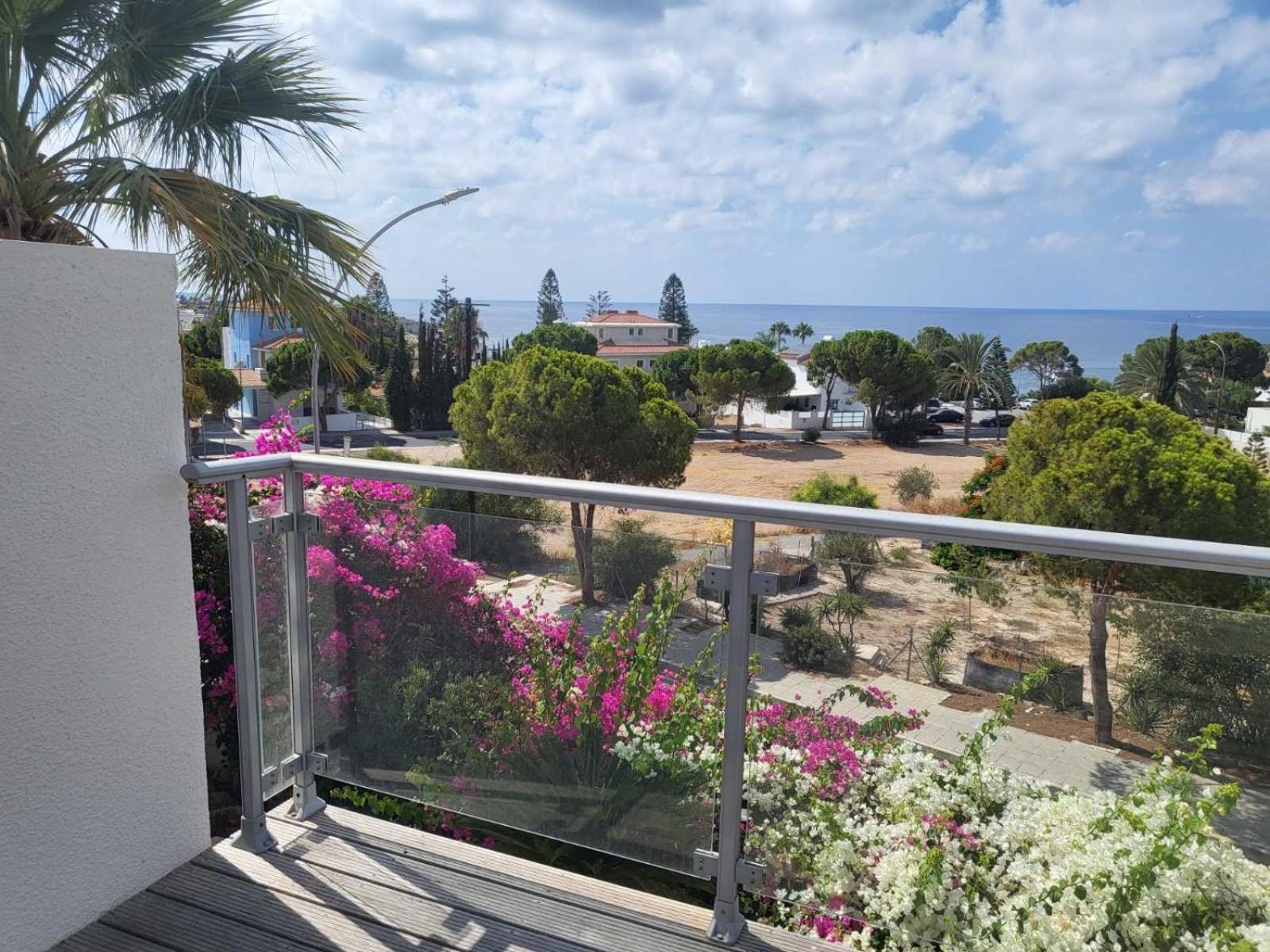 Villa Neyla Four Bedroom Coral Bay Beach Front المظهر الخارجي الصورة