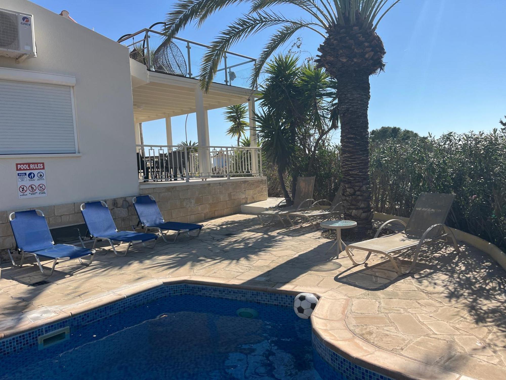 Villa Neyla Four Bedroom Coral Bay Beach Front المظهر الخارجي الصورة