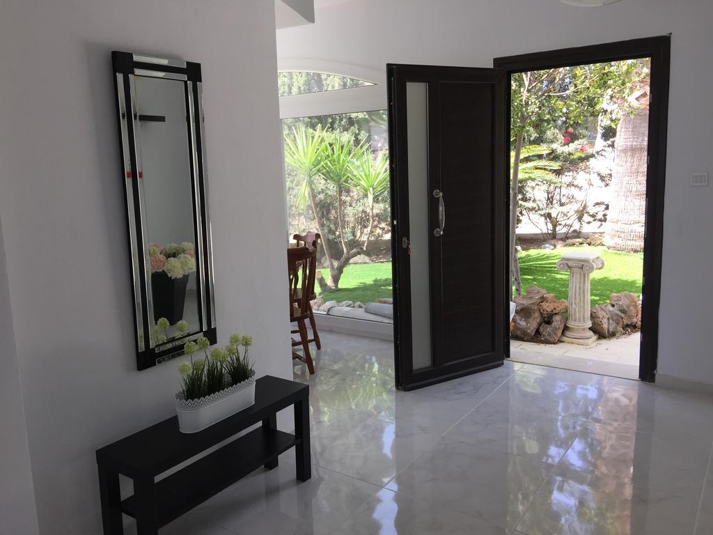 Villa Neyla Four Bedroom Coral Bay Beach Front المظهر الخارجي الصورة