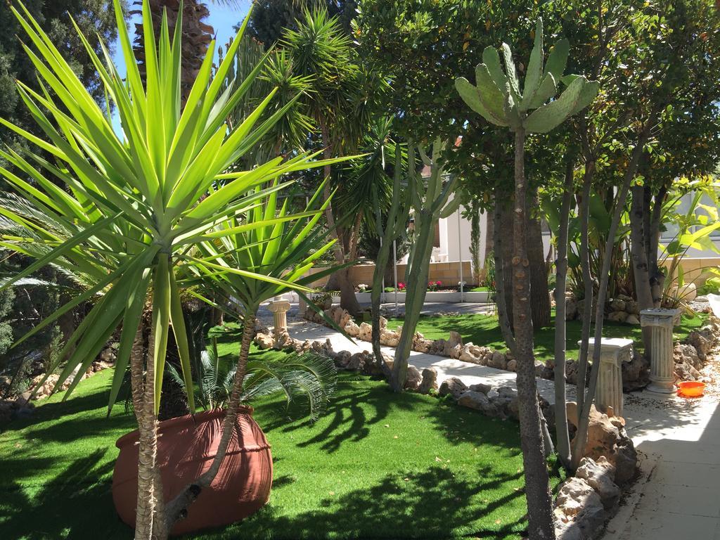 Villa Neyla Four Bedroom Coral Bay Beach Front المظهر الخارجي الصورة