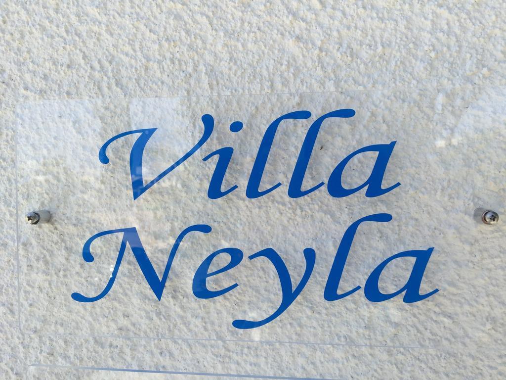 Villa Neyla Four Bedroom Coral Bay Beach Front المظهر الخارجي الصورة