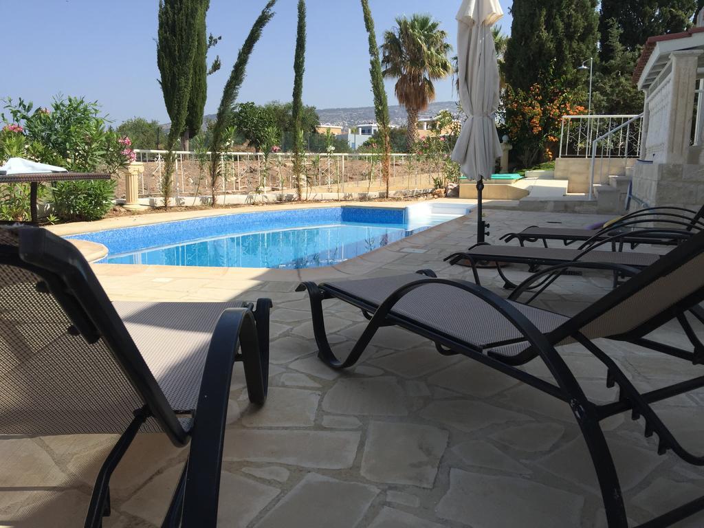 Villa Neyla Four Bedroom Coral Bay Beach Front المظهر الخارجي الصورة